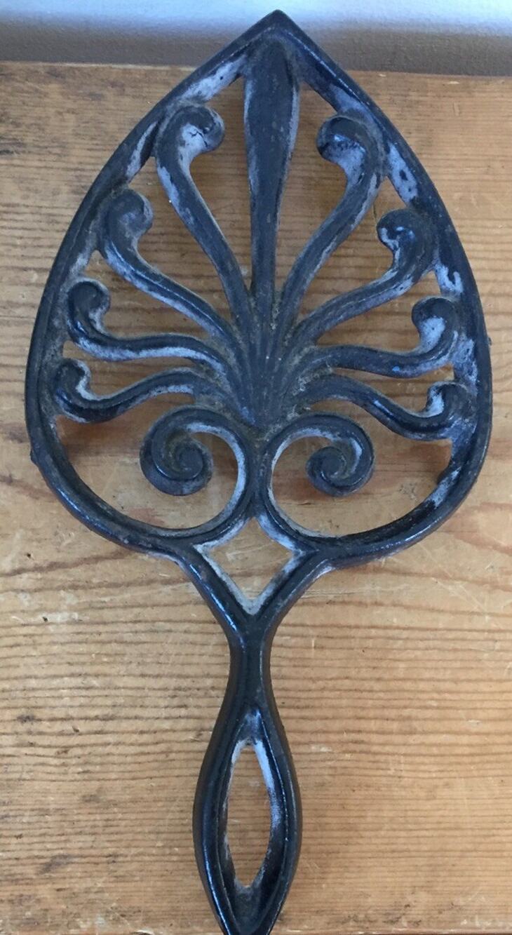 Vintage Antique Primitive Farmhouse Cast Iron Black Woodstove Heart Trivet 9.25"